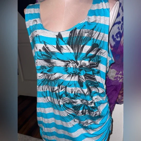 ⭐️3/$15 ⭐️ Julie's Closet Turquoise and Gray striped Floral Tank - Picture 3 of 8